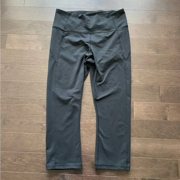 Women’s Black Under Armour Capri Legging - Women’s M Based on Size Chart - Picture 3 of 7